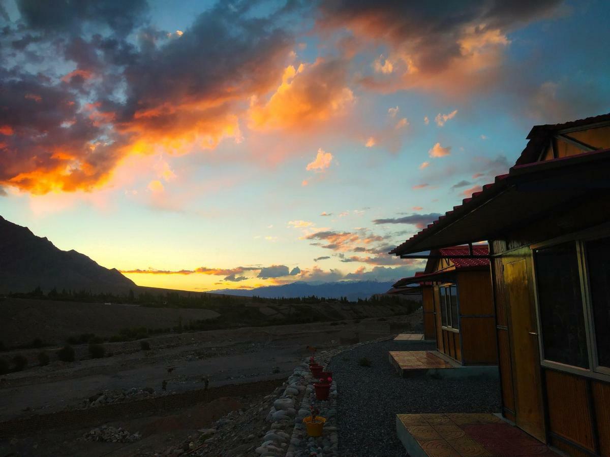 Hotel Neryok'S Indus View Chimre Esterno foto